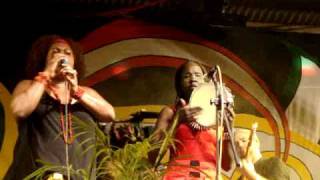 EMMA DONOVAN & SINGAOT SISTA FEST 'NAPUAN MUSIC FESTIVAL 2010 Port-Vila VANUATU