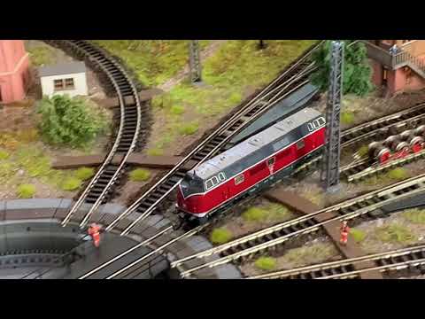Märklin Spur Z Bahnbetriebswerk mit Drehscheibe Teil 1   110 x 70 cm