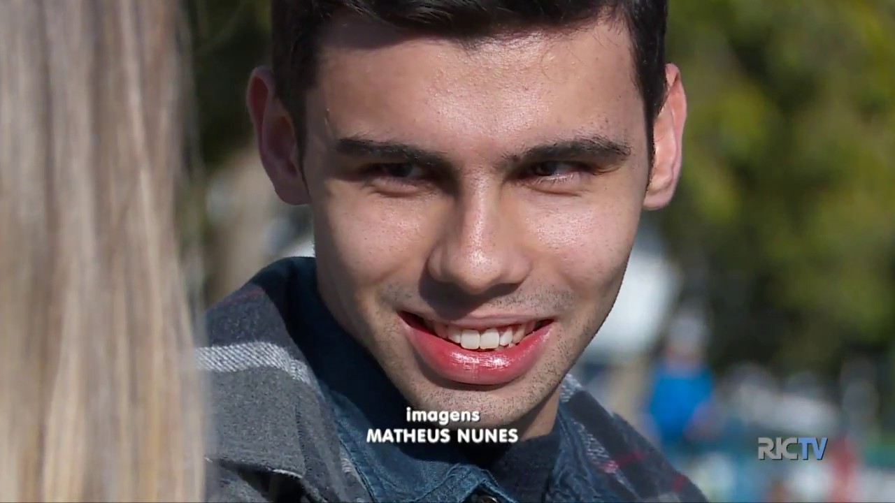 Jovem relata as consequências que sofreu sendo vítima de bullying na escola