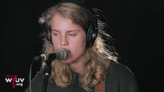 Marika Hackman - "Time's Been Reckless" (Live at WFUV)