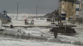 preview picture of video 'Wimereux en pleine Tempête mars 2010'