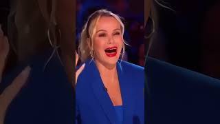 Download lagu Anak laki-laki kecil yang lucu menari dengan kucing #trending mp3