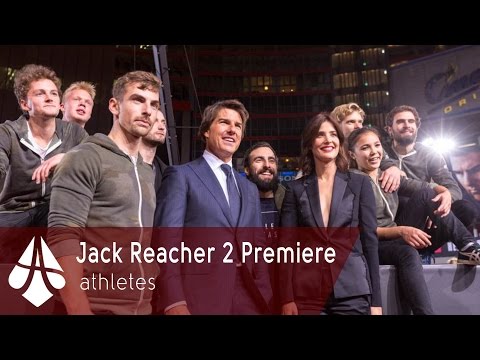 Jack Reacher 2 Premiere - Parkour Show with Tom Cruise