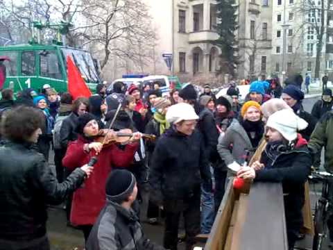 19.02.2011-Blockade gegen Naziaufmarsch in Dresden.mp4