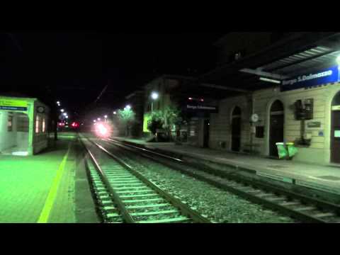 IL SALUTO DEL LOCOMOTORE DA MANOVRA IN TRANSITO : BORGO S.D. 19 - 12 - 2014.