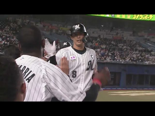 【3回裏】確信の一発!! マリーンズ・中村奨吾 レフトへ逆転の3ランホームランを放つ!! 2022年4月27日 千葉ロッテマリーンズ 対 東北楽天ゴールデンイーグルス