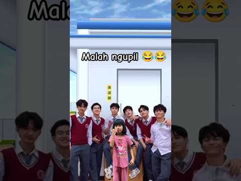 Kakak-kakak kok beraninya sama aku.. lawan kakak aku dong.. kakakkk