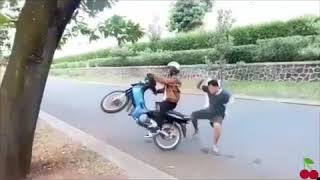 Download lagu Kompilasi vidgram maell Lee | Detik detik kelucuan maell lee saat naik motor mp3