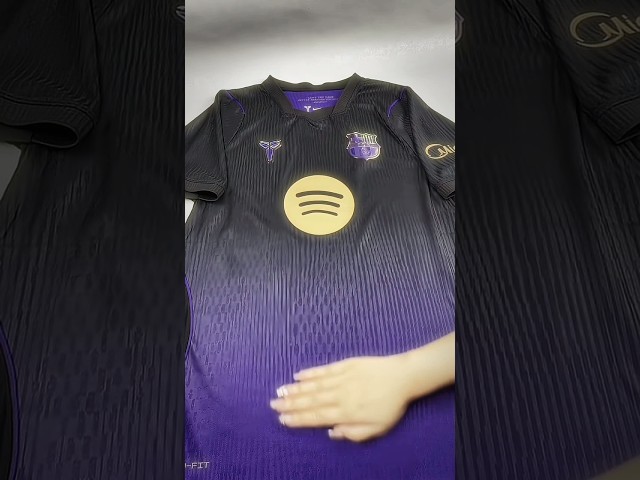 Vídeo relacionado con Nike - Barcelona FC Temporada 2021/22 Pantalón Corto Primera Equipación Equipación de Juego, L, Mujer