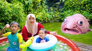 Download lagu AZAM ALI BERENANG DI KOLAM 🥳 LIHAT ADA IKAN JELEK, HIU MARTIL mp3