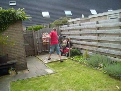 Yuri test een escrima stick van Cold Steel