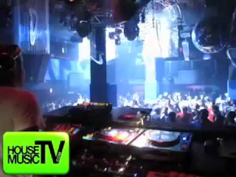 ERICK MORILLO hitting Fans with a LEE KALT Bootleg mix of "Kiss & Fly" - Pacha NYC- House Music TV