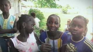 preview picture of video 'Intercambio de dibujos en Dongoro Ba - Gambia'