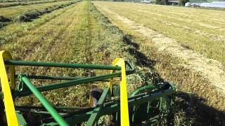 preview picture of video 'John Deere Model B raking alfalfa'