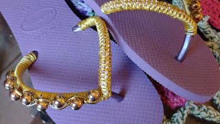 Chinelo flat  decorado pérolas dourada