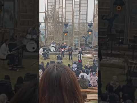 Kreatif , Padahal Tanya  Cord Lagu , Tapi Disulap   Seperti Bernyanyi..  Salma Mantap !!!