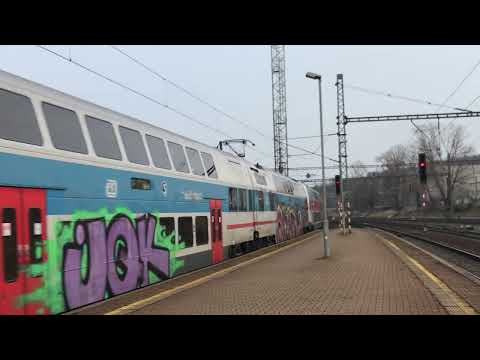 Příjezd posprejované jednotky Cityelefant do stanice Praha-Libeň