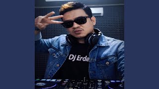 Download lagu Senyum mu menggoda mp3