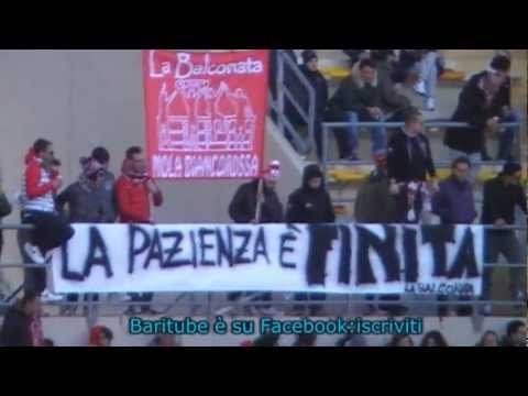 Bari Modena 0-1 contestazioni a Matarrese con striscioni e cori 21 01 2012.mpg