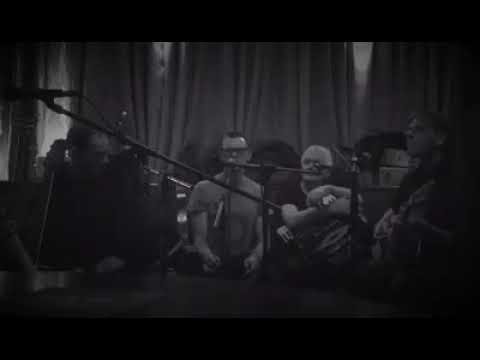 bothán. empty handed