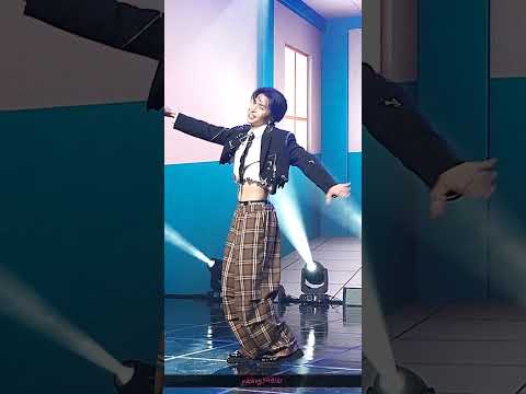 𝟣𝗌𝗍 𝖬𝖨𝖭𝖨 𝖠𝖫𝖡𝖴𝖬 ❮𝐇𝐎𝐖𝐋𝐈𝐍𝐆❯240508 FLNK SHOWCASE~♡ #이동열 #LEEDONGYEOL #HOWLING #DRIPDROP