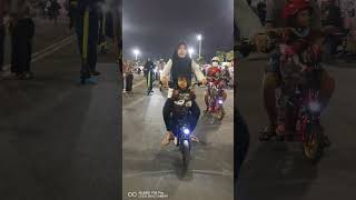 Download lagu Tasya dan tante desy main sepeda listrik di alun-alun tegal mp3 Download lagu Tasya dan tante desy main sepeda listrik di alun-alun tegal mp3