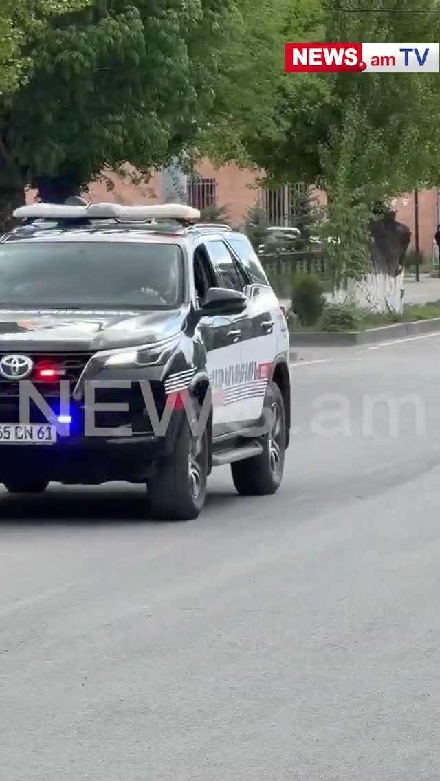 Փաշինյանի այցից ժամեր առաջ ոստիկանները Վարդենիսի շենքերի տանիքներն են ստուգում, կան փակ փողոցներ