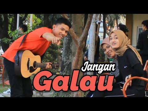 Nyanyiin lagu galau sampai buat cewek mau nangis bukan untukku cover racmi ayu