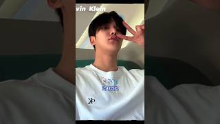 250202 Rowoon flies to New York for #CalvinKlein FW25. Handsome boy! CTTO. #ROWOON #로운 #김석우 #ロウン