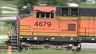 preview picture of video 'Fast BNSF intermodal train in Gorin, MO, June 2005'