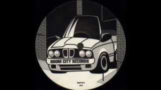 Underground Distortion - Everythin' Is Large (Andy Mowat's Mix)