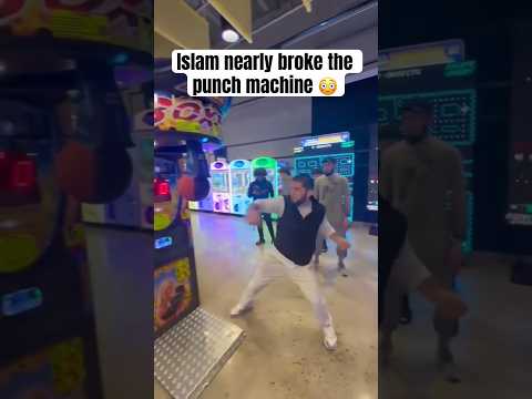 Islam Makhachev has crazy power 😱 (via aliabdelaziz00/X)