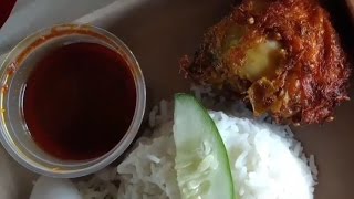 preview picture of video 'Travel Dishes : Best fried chicken in Pahang Malaysia!'