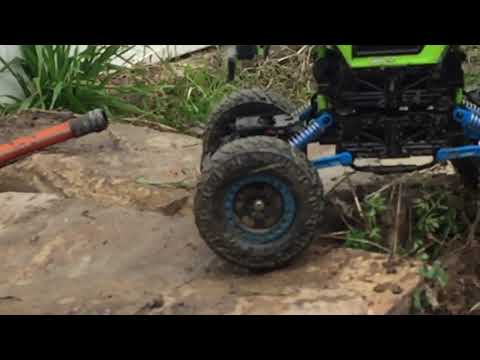 CheapeeRc 4x4 rc ford bronco backyard slow motion  mud