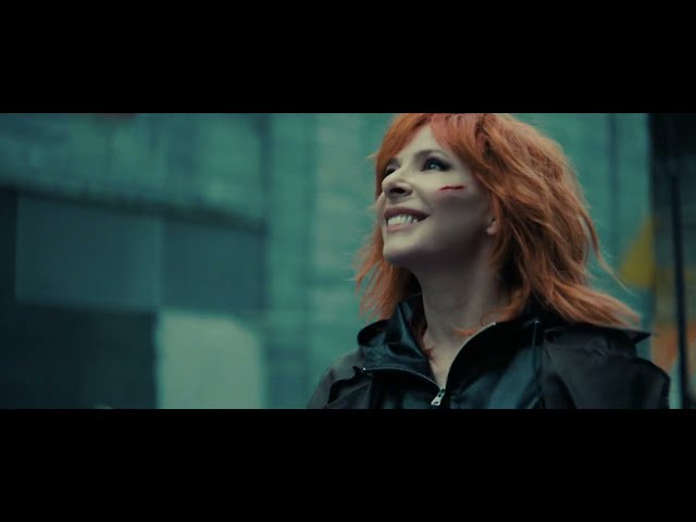Mylene Farmer aus Frankreich mit 'C'est A Qui Le Tour' (jetzt ansehen!) | Pop!