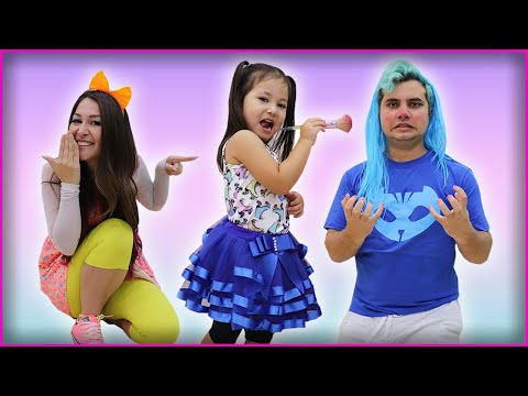 YUKARI E MALOUCOS FINGE BRINCAR DE SALÃO DE BELEZA