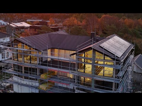 #9 Taket blir helt färdigt och vi får upp massa panel på huset!