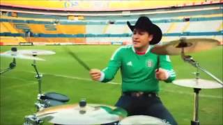 Bronco el Gigante de America - Como Balón de Fútbol