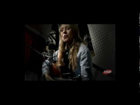 Lucia Ceresani Sobre mi Sombra  (Oficial)