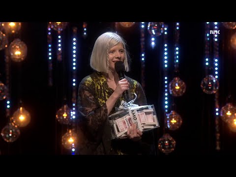 Aurora - Spellemannprisen 2015 (Norwegian "Grammys") 2016-01-30 (Eng Subs)