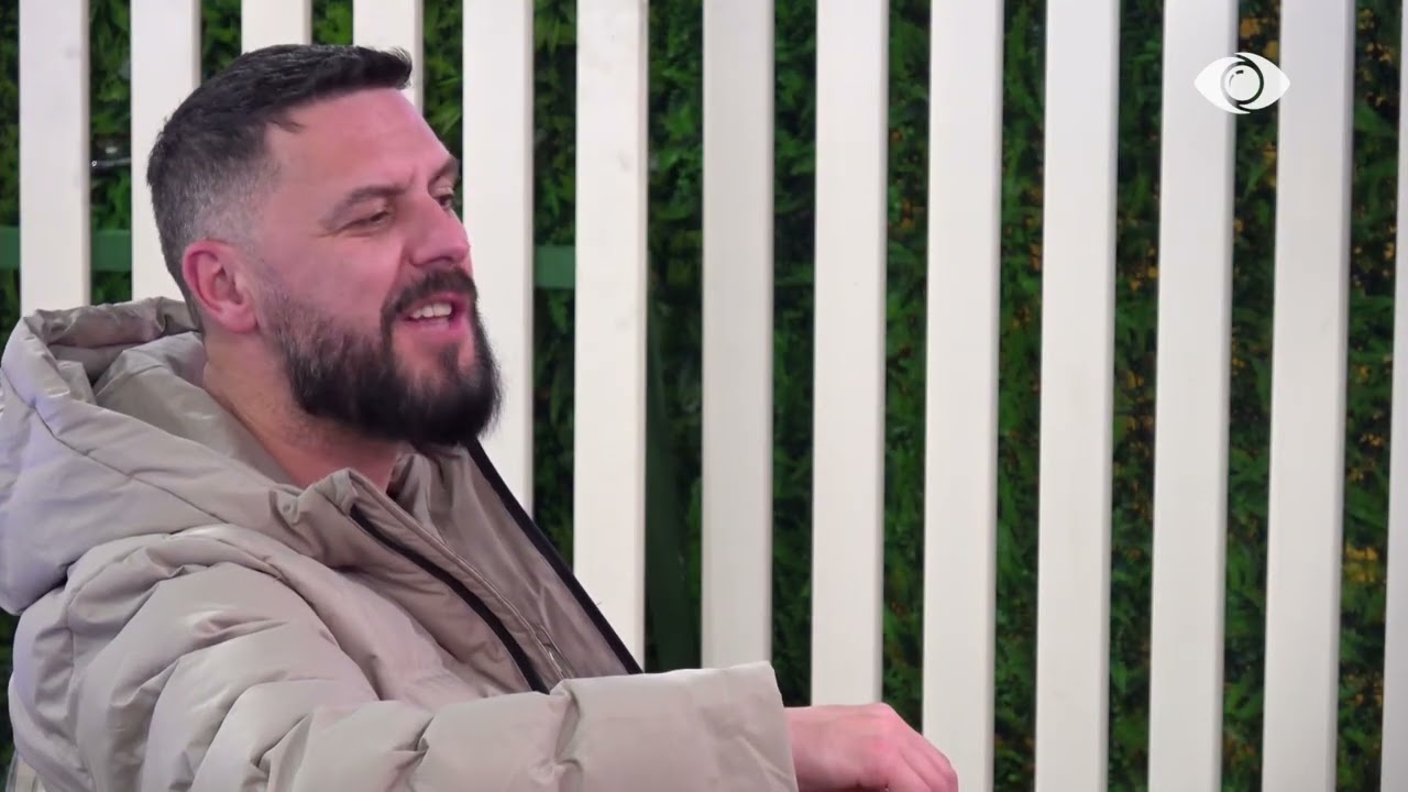 “Erdhën ushtarët, figurantët…”/ Angelo dhe Miri ironizojnë Malin dhe Mateon: Si rezervistë janë