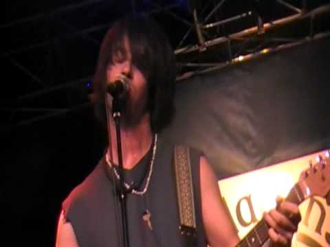 'Dirty Feet' - The Kissing Club