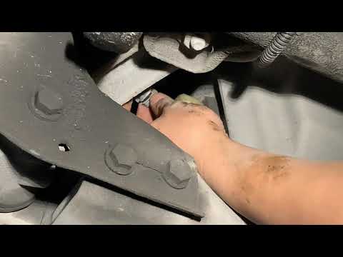 2007 Chevy Silverado:  Replacing the oil level sensor