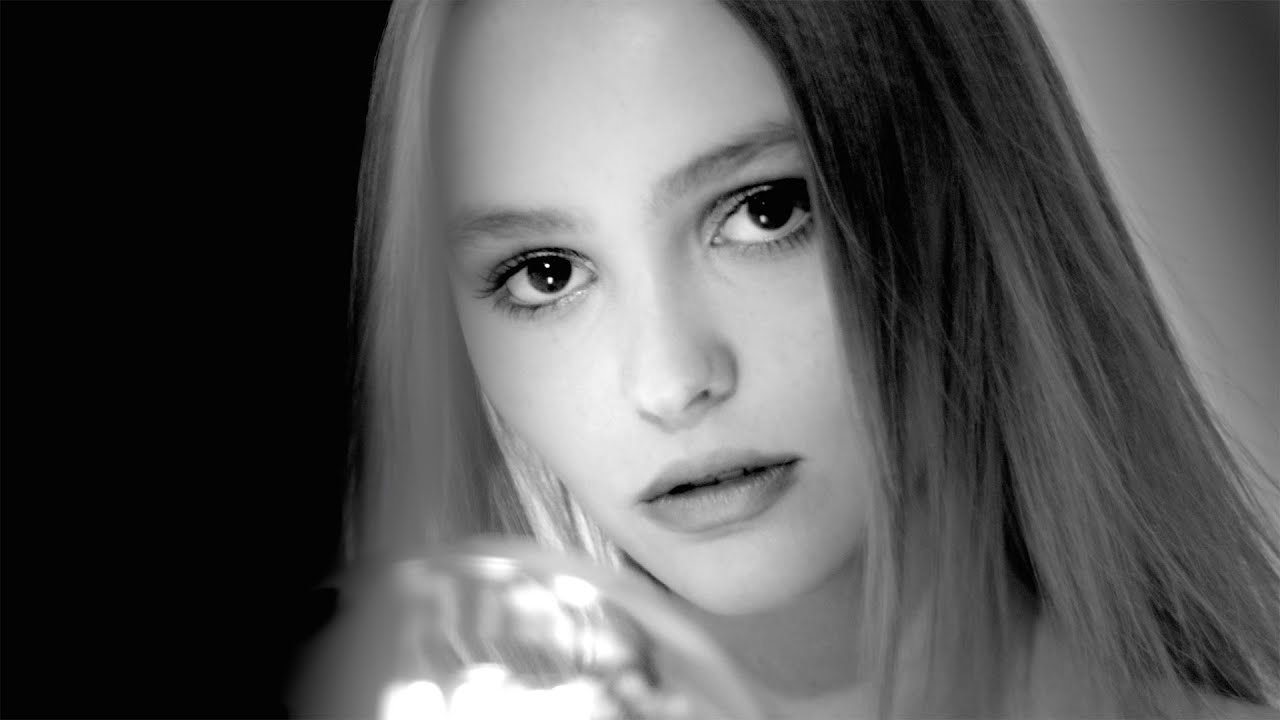 L'Eau N°5, the Teaser Film with Lily-Rose Depp — CHANEL Fragrance thumnail