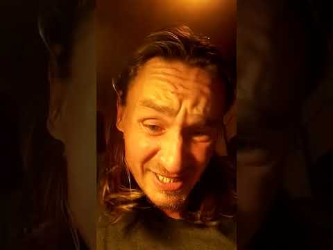 @Partyzant- 23 p.22 Pierwszy dzień studiów.Małe psy dopadały mnie po drodze zawodził Dyjak AveMaria