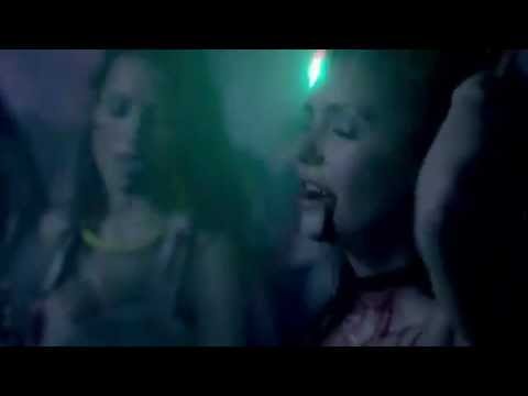 The Vampire Diaries 4x04| Elena and Damon dancing and having fun.