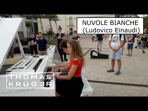 Amazing Piano Duet "NUVOLE BIANCHE" (Ludovico Einaudi) in Vienna – Thomas Krüger & Selina Teichmann