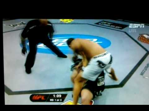 Dos Santos demolishes Gonzaga