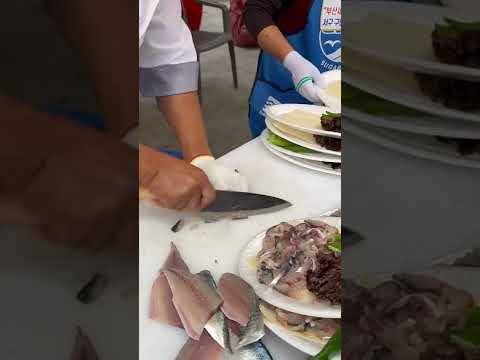 제13회 부산고등어축제 고등어회 맛있겠다.