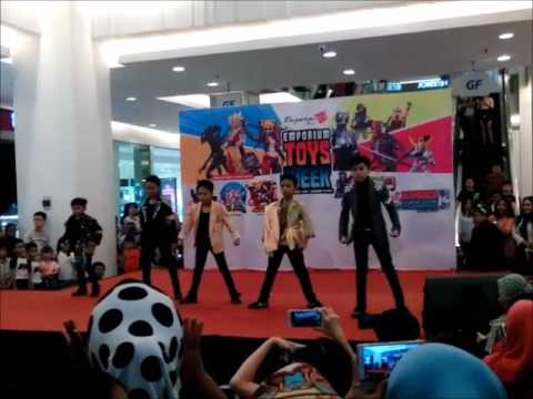 170730 SKYNeekids - Photograph, Replay & Sherlock at Emporium Pluit Mall